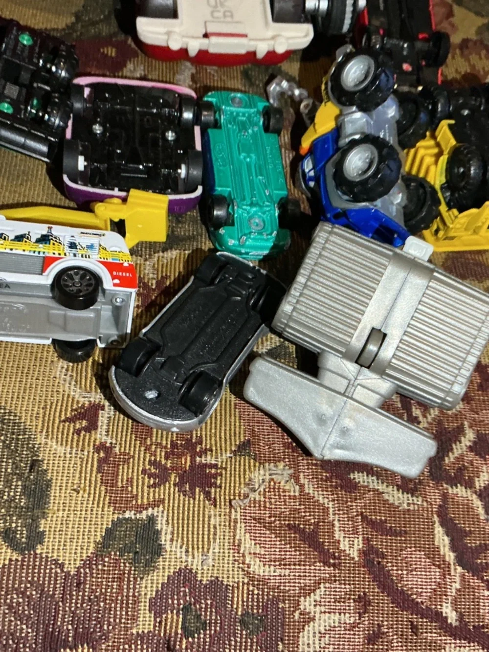 23 Hot wheels Matchbox Maisto mattel and More Toy cars